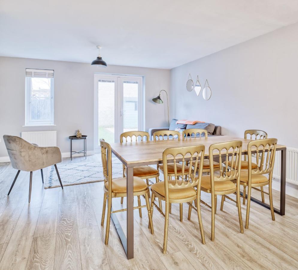 5 Bed House In Gloucester Hucclecote ภายนอก รูปภาพ